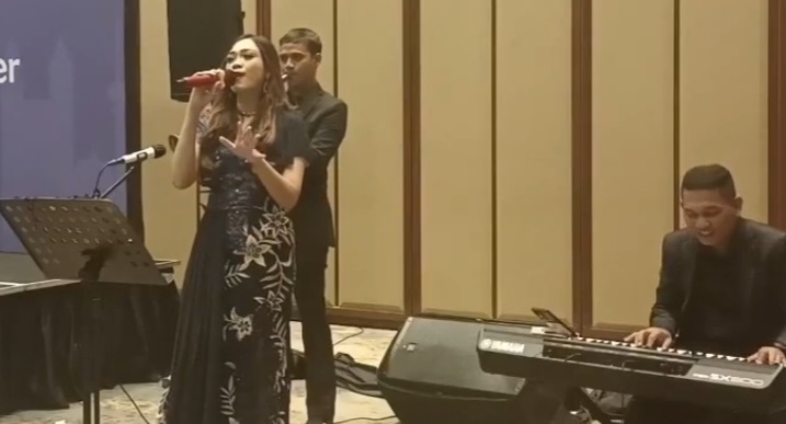 Sewa Organ Tunggal Gathering dengan Saxophone