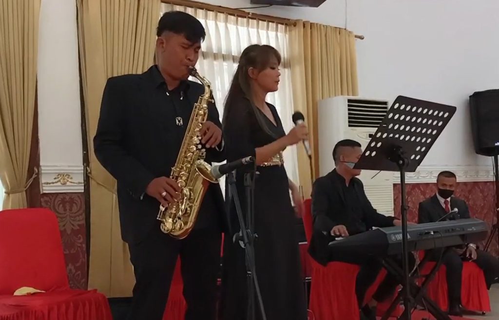 Sewa Organ Tunggal Saxophone Pernikahan di Gedung