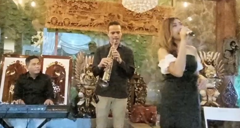 Sewa Organ Tunggal Saxophone Makan Malam Bersama